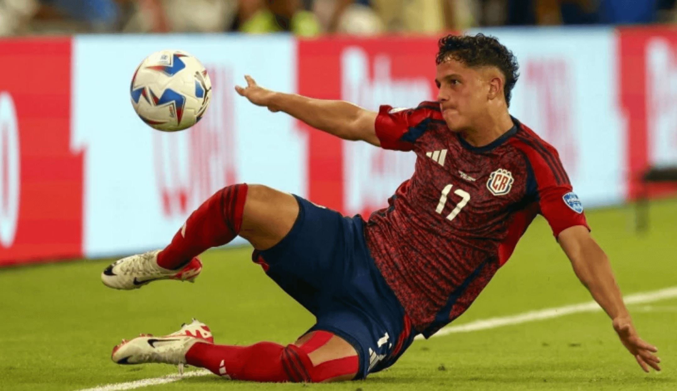  Warren Madrigal, jugador de la cantera del Valencia CF