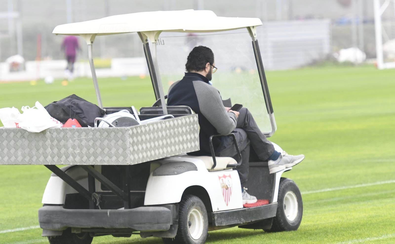 Víctor Orta, durante una sesión de entrenamiento del Sevilla.