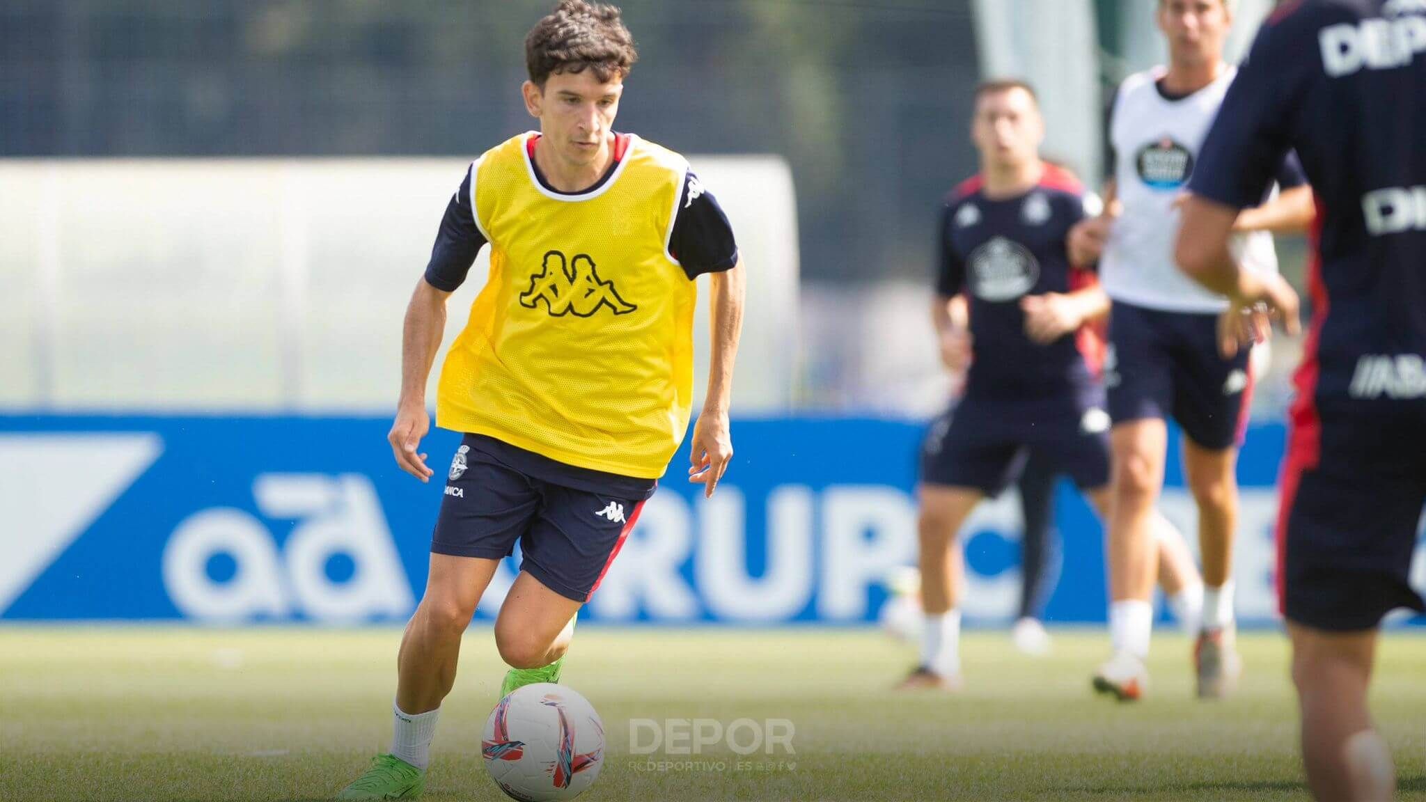  Luis Chacón entrenando con el Deportivo en el verano 2024.