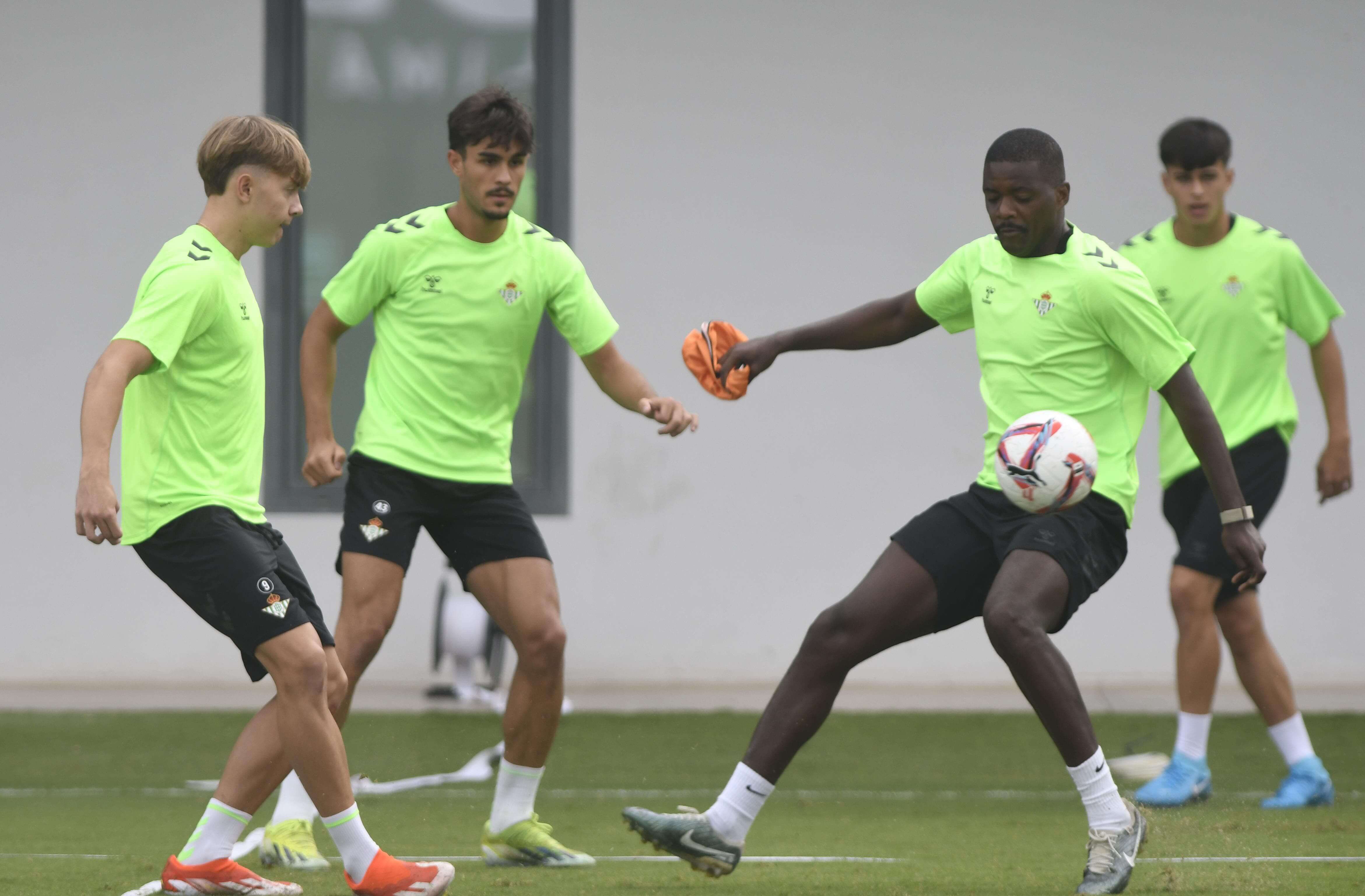  Jesús Rodríguez, Alcázar y William, en el entrenamiento del Betis