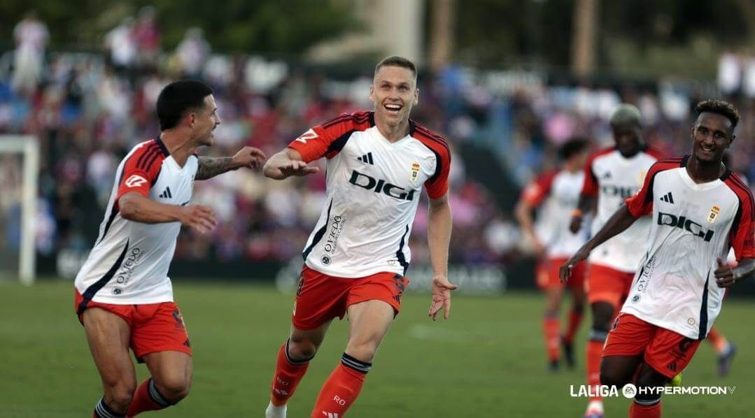 Alemao sonríe y celebra tras marcar ante el Eldense.
