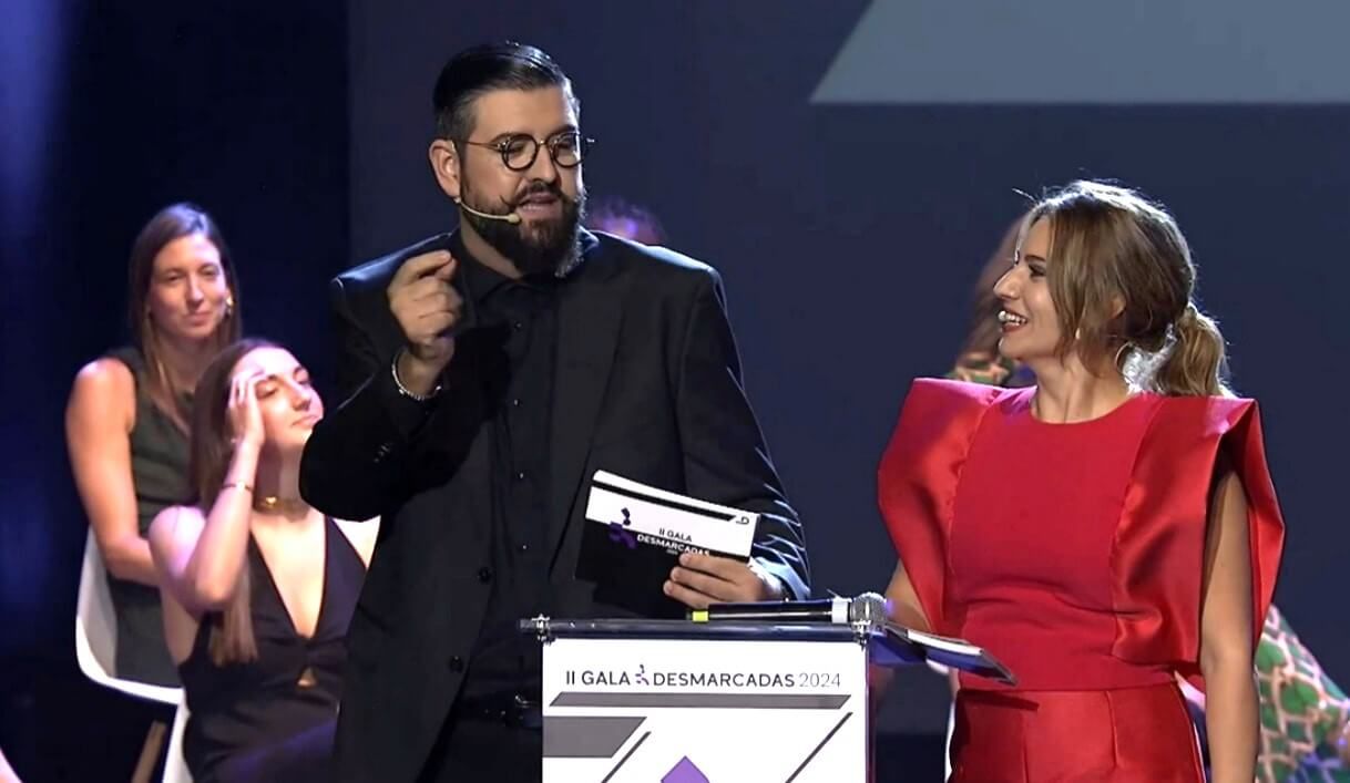  Manu Sánchez y Teresa Núñez presentan la II Gala Desmarcadas 2024.