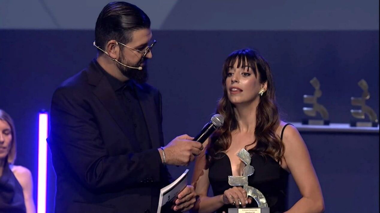 Almudena Cid recibe el Premio Desmarcadas 2024.