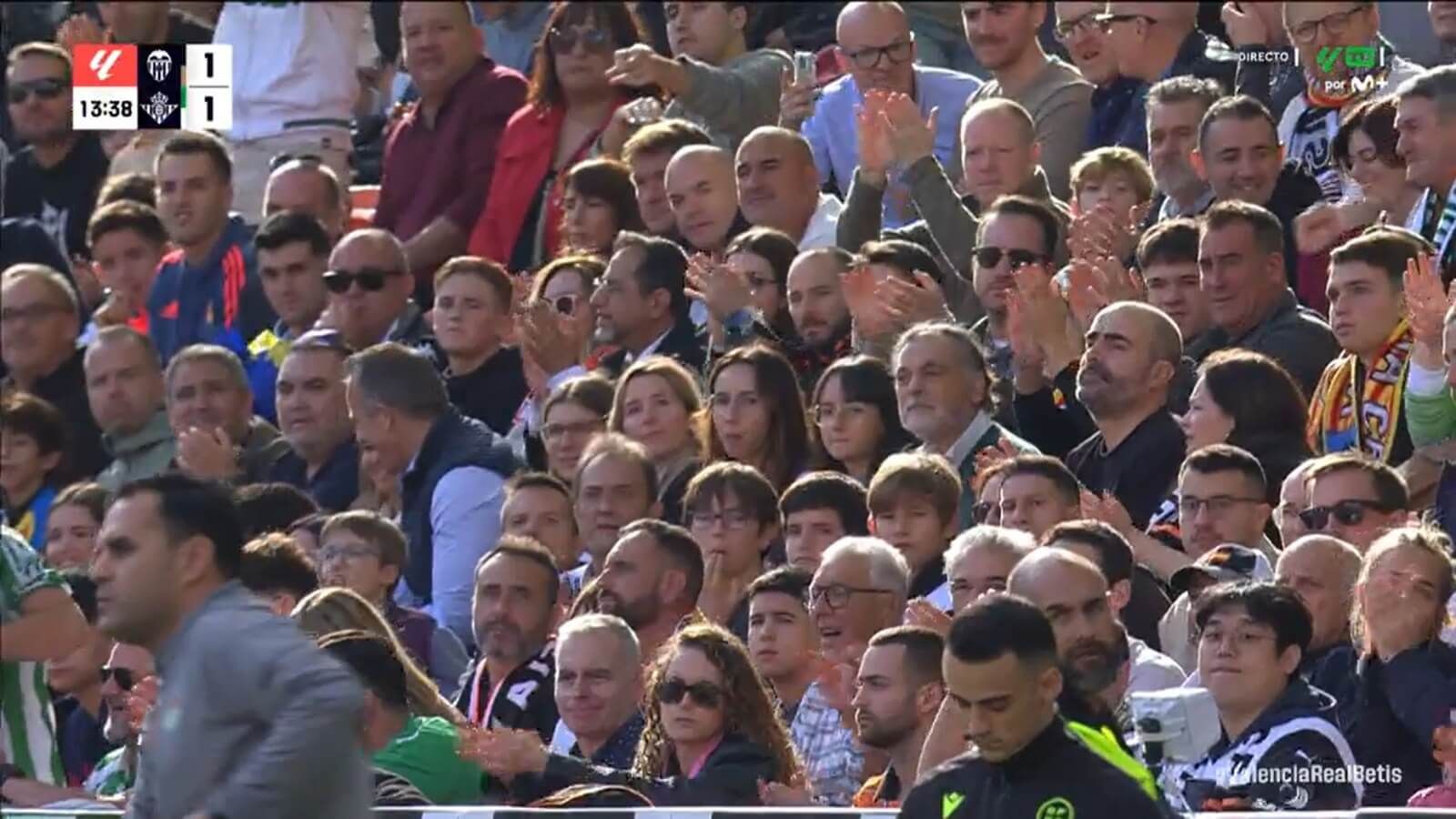  Aplausos de Mestalla tras la celebración del Betis.