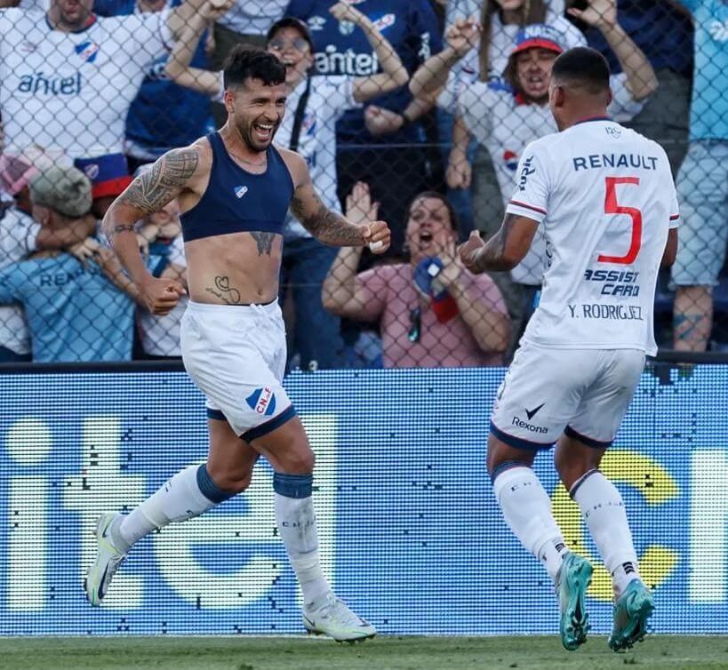  Gabriel Báez celebra uno de sus goles.