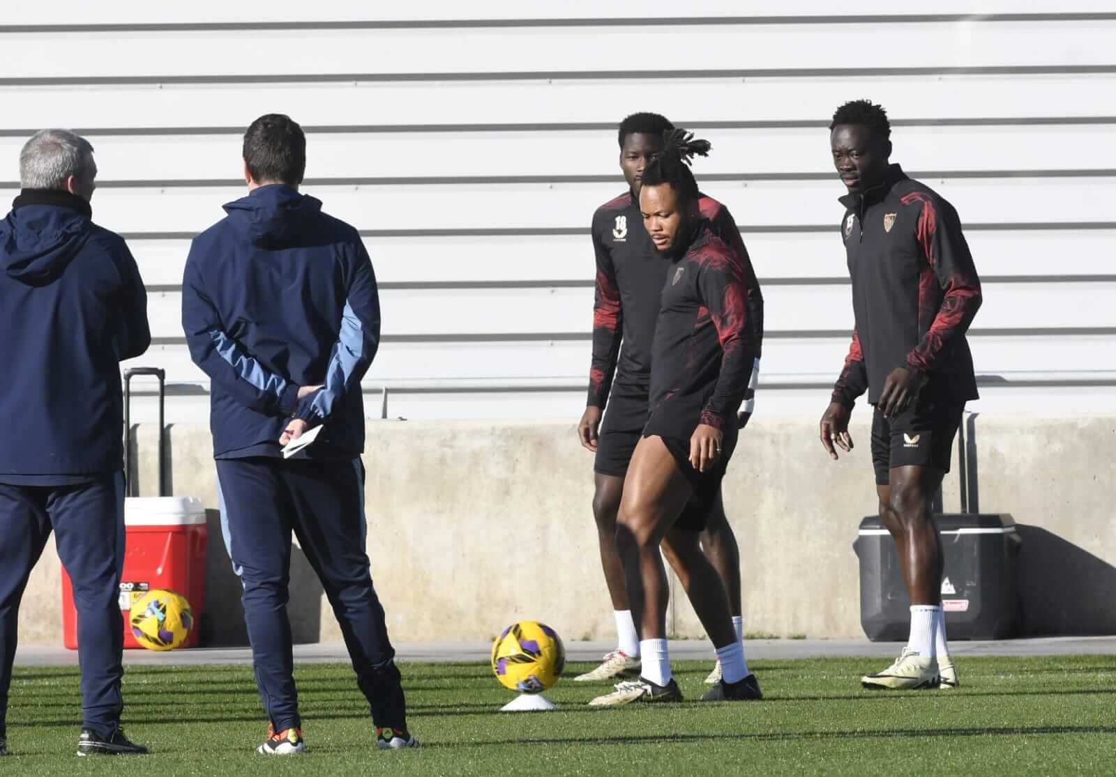  Chidera Ejuke y Akor Adams, en un entrenamiento.