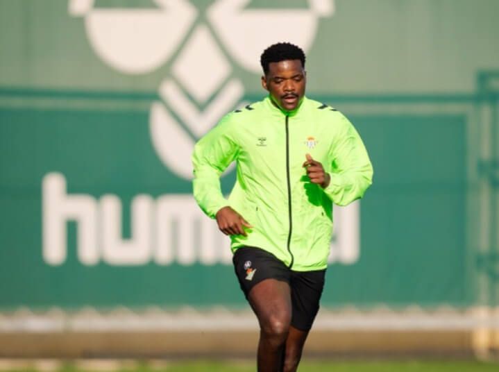 William Carvalho vuelve a trabajar sobre el césped