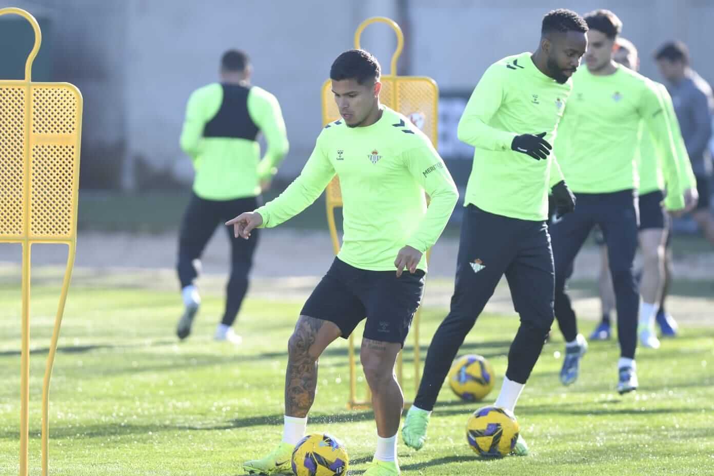 El Cucho Hernández, en su primer entrenamiento con el Betis.