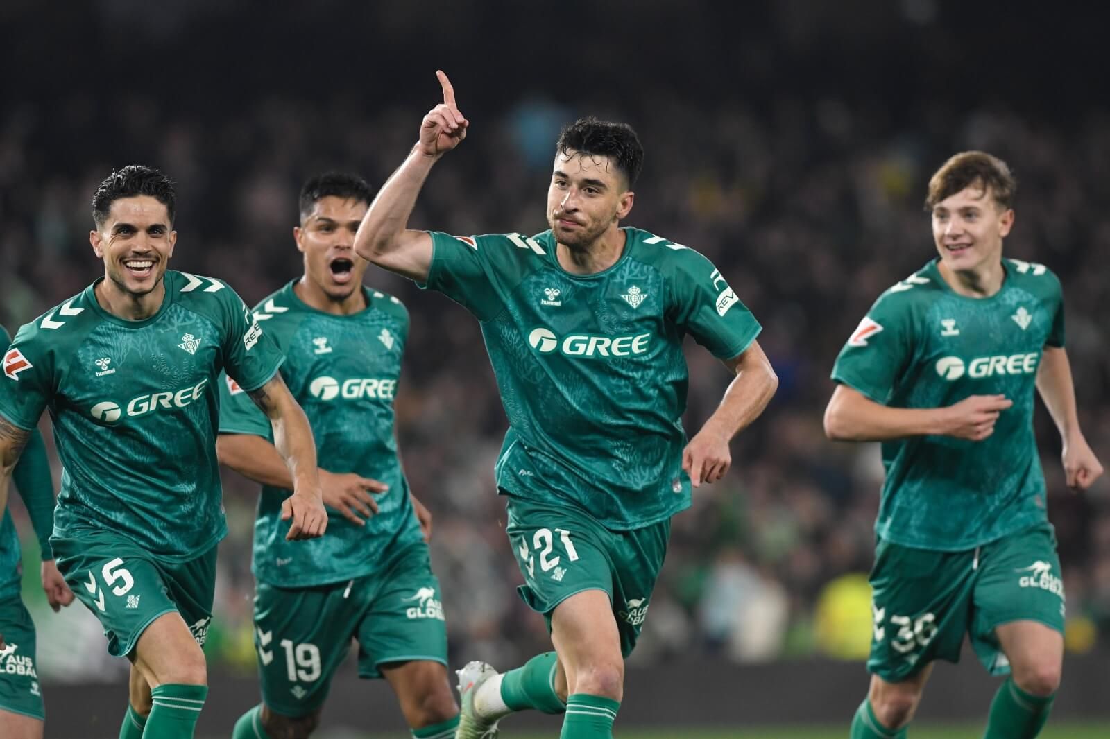 Marc Roca, celebrando su gol a la Real Sociedad la pasada temporada.