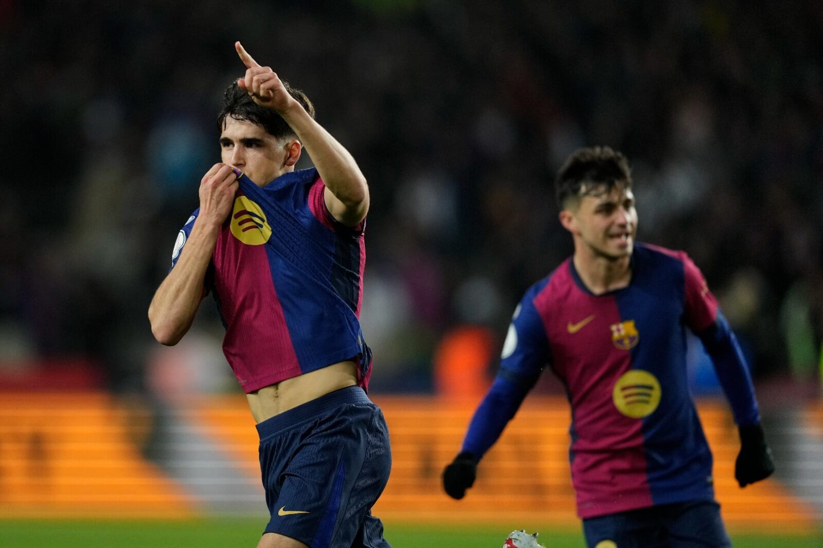 Pau Cubarsí celebra su gol ante el Atlético.