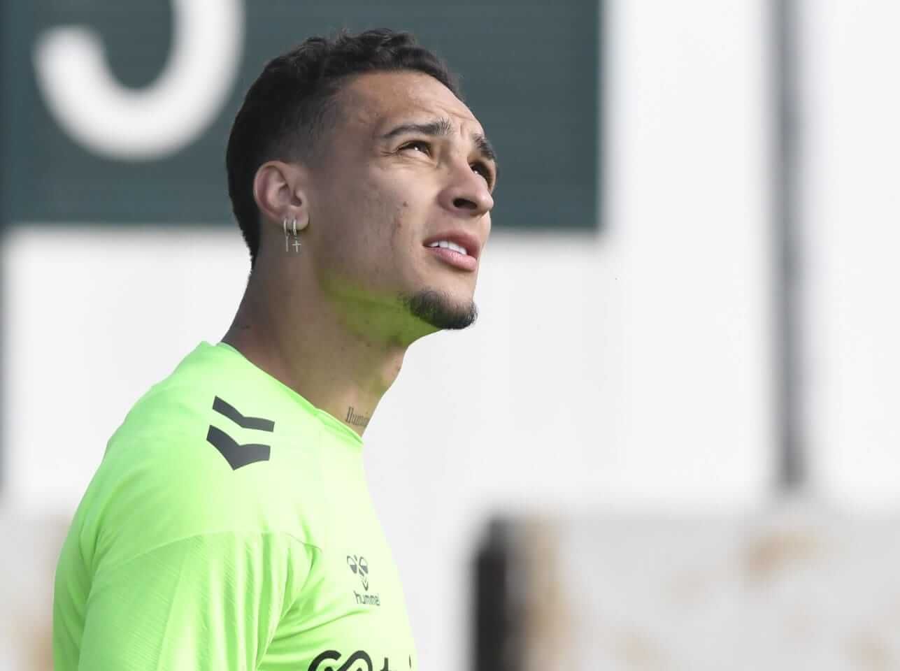  Antony en un entrenamiento del Betis.