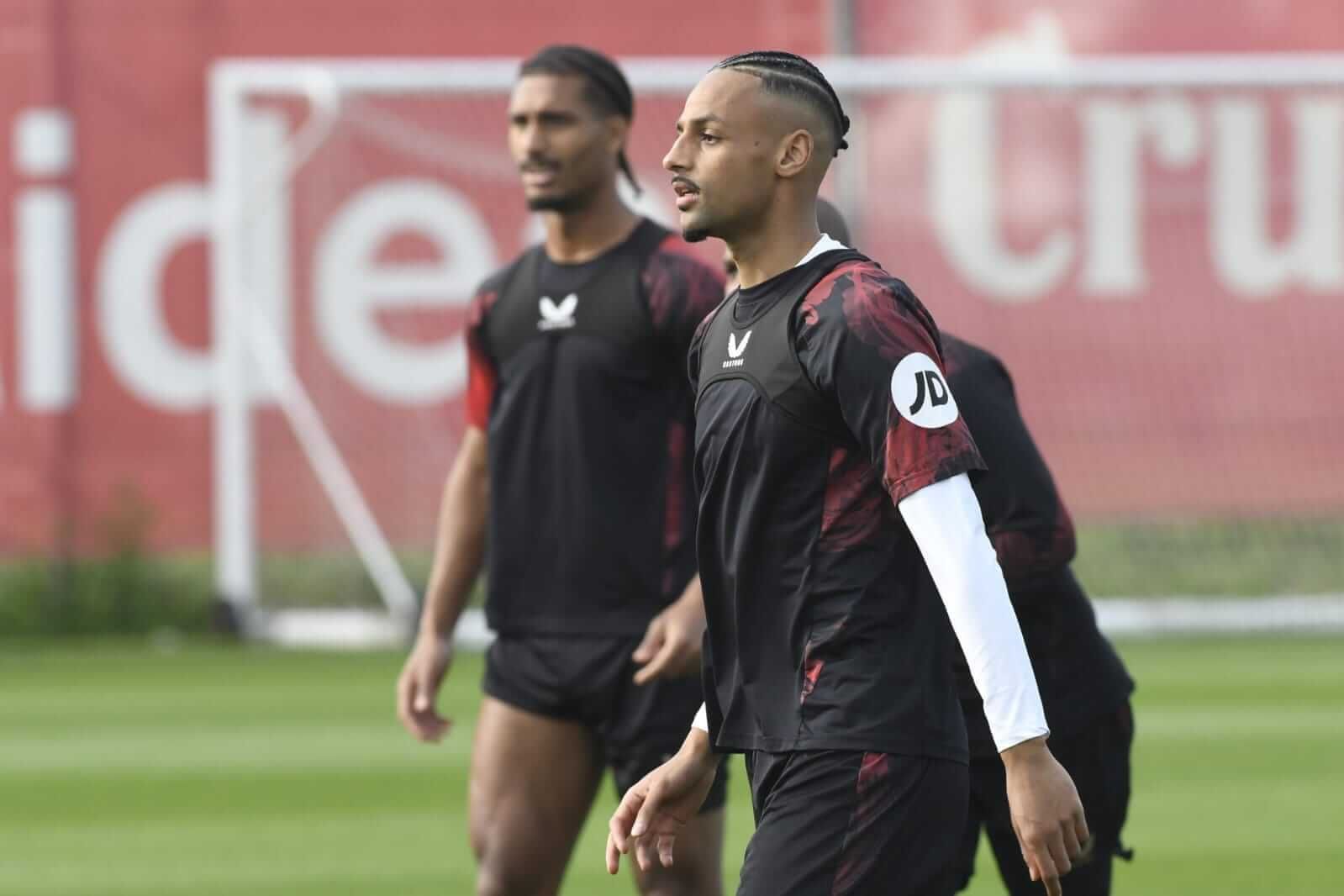 Djibril Sow, en un entrenamiento del Sevilla.