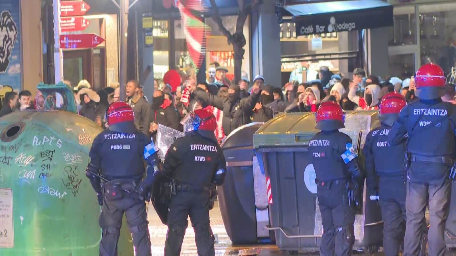  Nuevos incidentes entre aficionados del Athletic y la Roma tras el partido (Imagen: ElDesmarque).