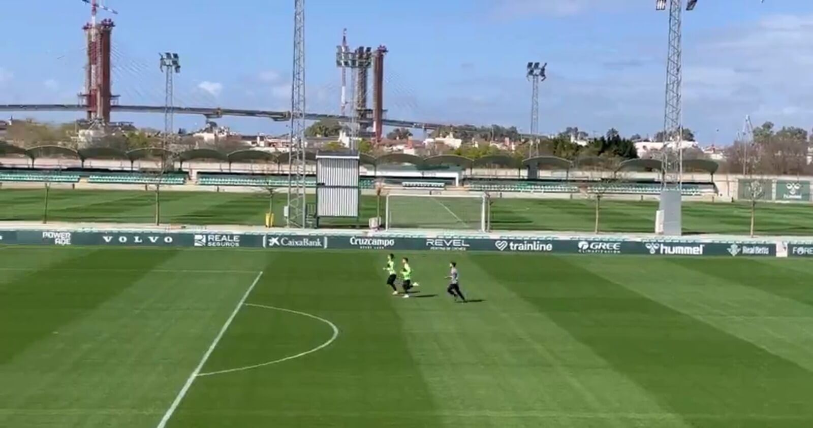 Lo Celso y Johnny Cardoso se entrenaron en solitario