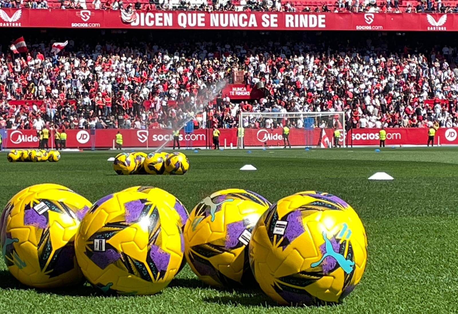  Entrenamiento del Sevilla en el Sánchez-Pizjuán antes del derbi (FOTO: Kiko Hurtado).