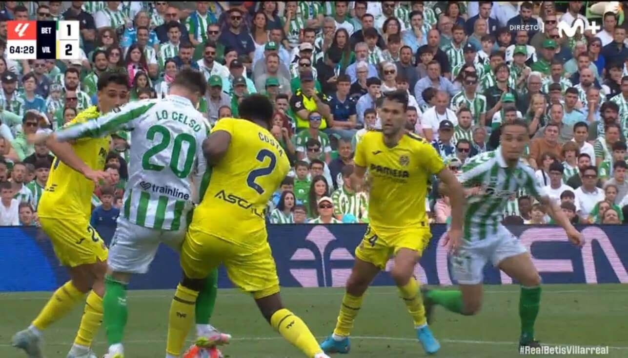  Posible penalti de Logan Costa sobre Lo Celso en el Real Betis-Villarreal.