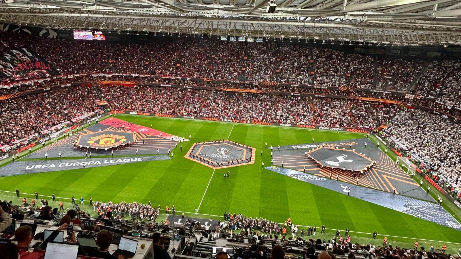 Prolegómenos de la final de Europa League entre Manchester United y Tottenham en San Mamés (Foto: