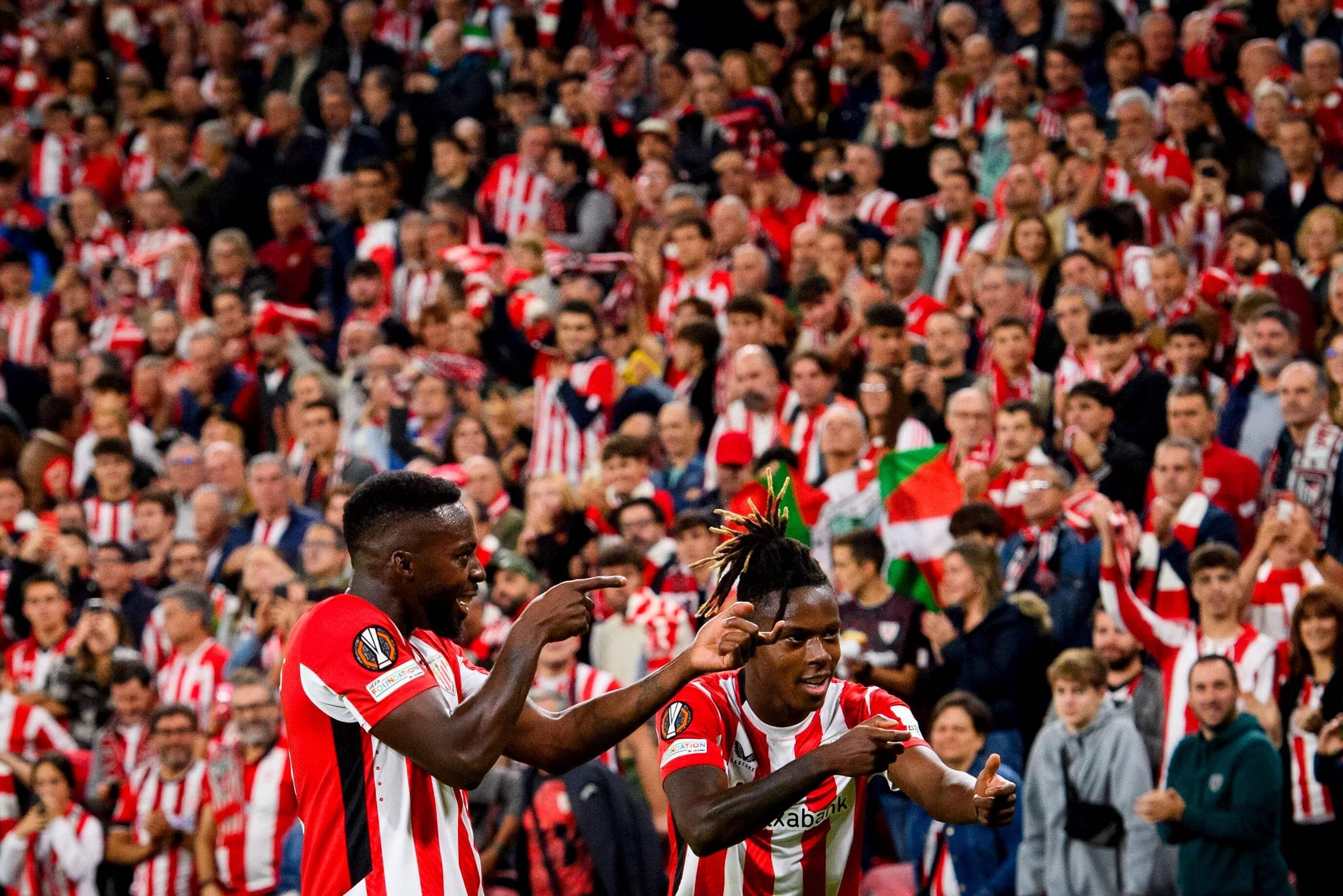 Celebración de los hermanos Iñaki y Nico Williams de un gol en San Mamés.
