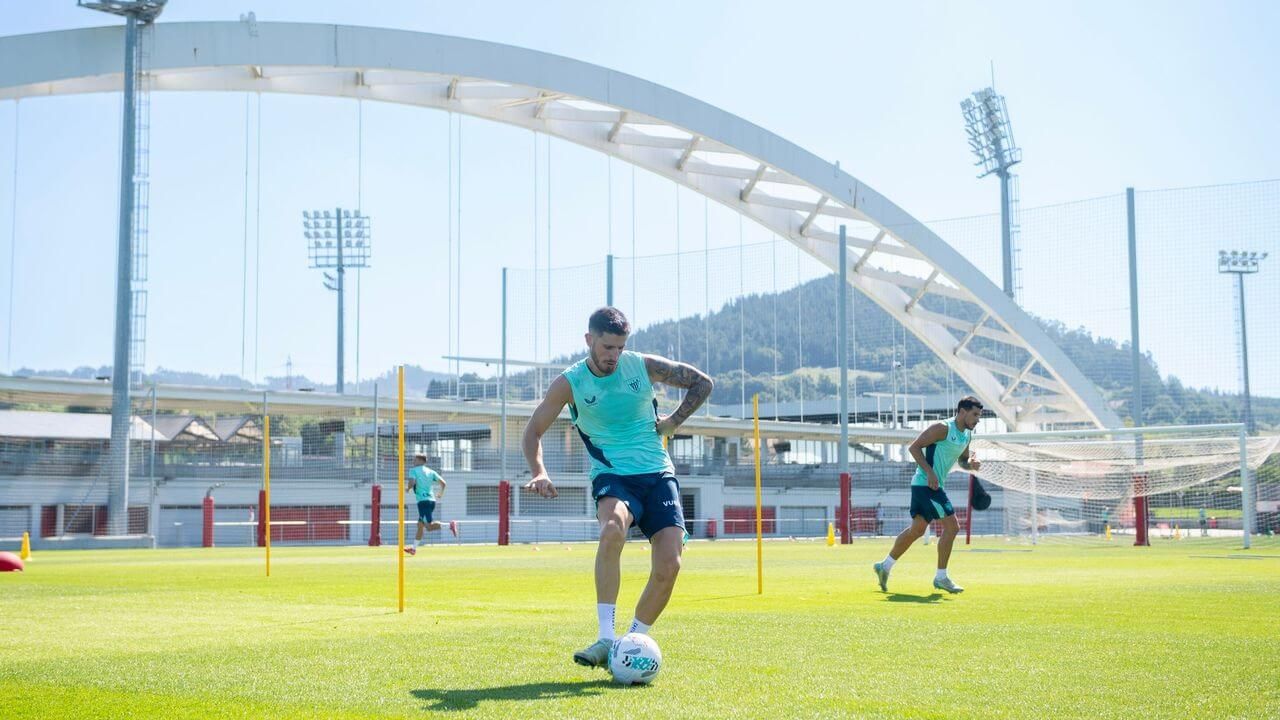  Toque de Oihan Sancet entrenando en Lezama.
