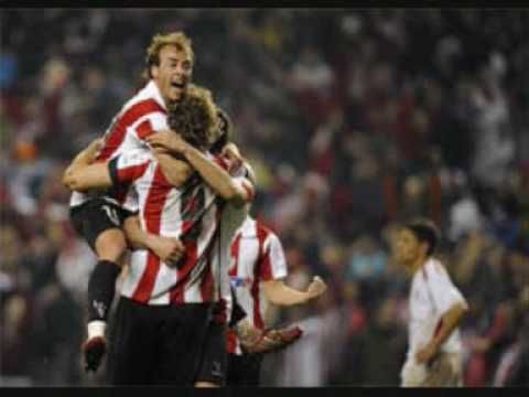 Fran Yeste celebra uno de los tres goles del Athletic Club al Sevilla en San Mamés en las semifinales de Copa de 2009.