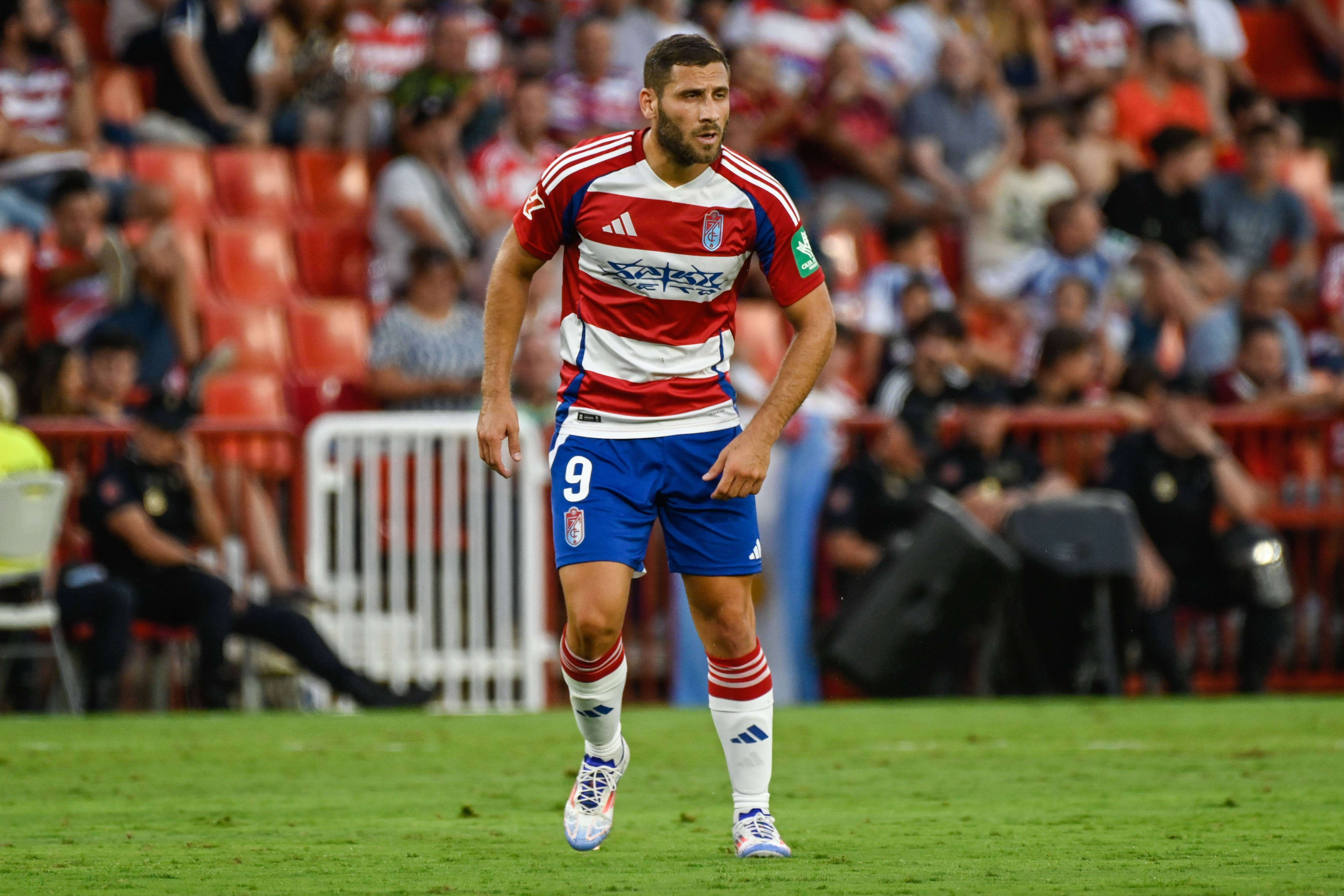  Shon Weissman, en un partido del Granada (FOTO: Cordón Press).