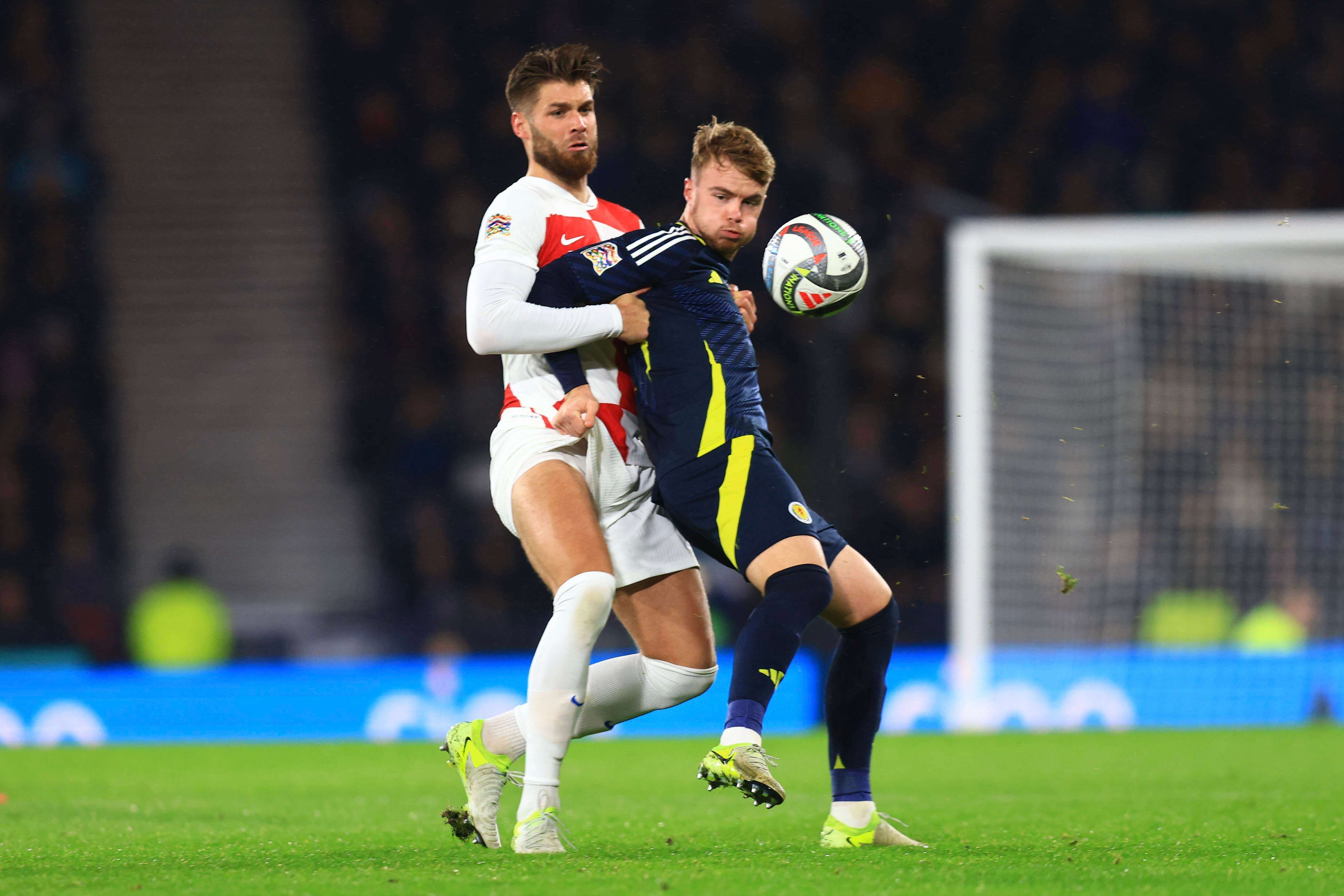  Duje Caleta-Car, en un partido del Olympique de Lyon (FOTO: Cordón Press).