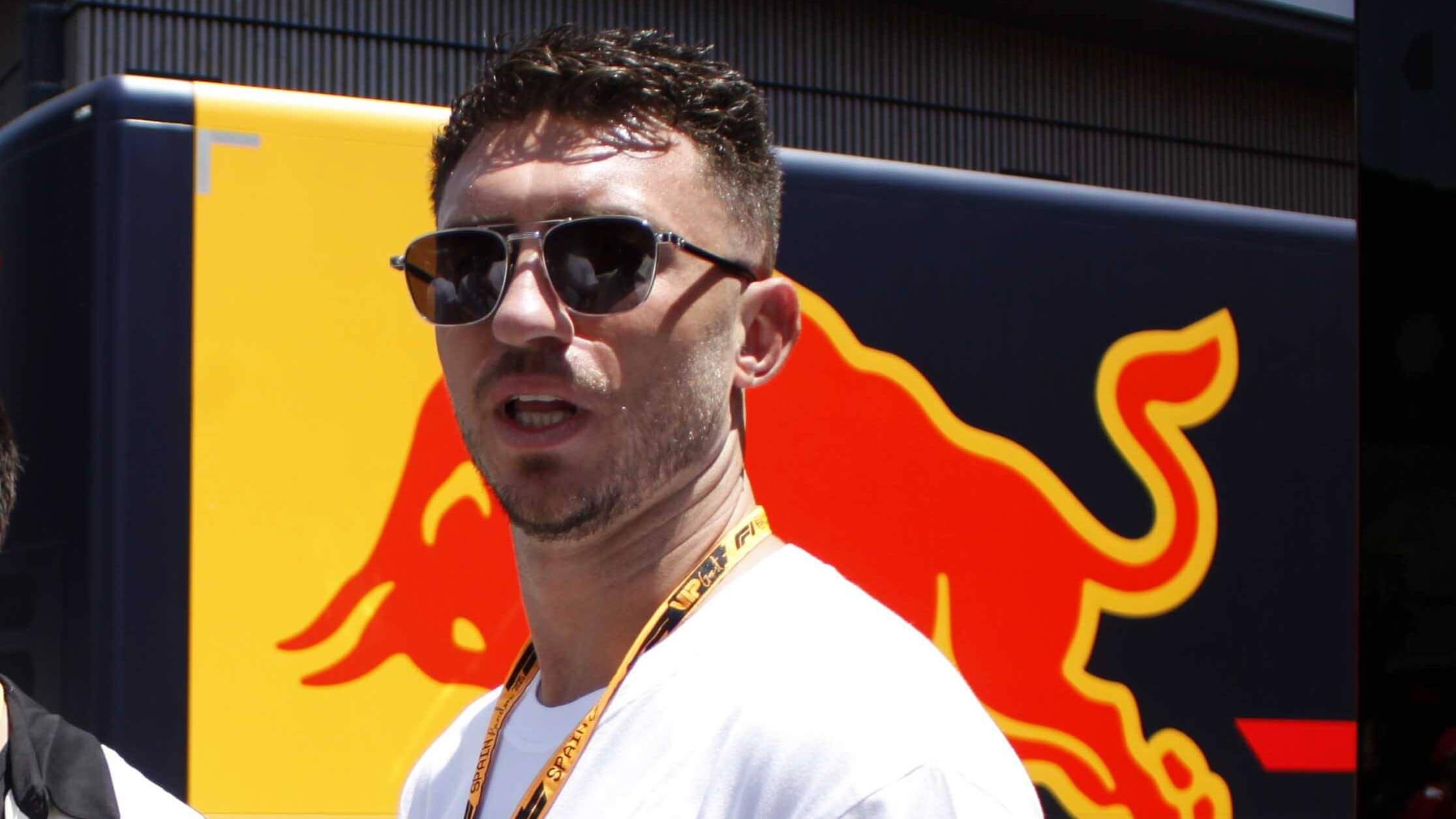 Aymeric Laporte, en el paddock de Red Bull durante el Gran Premio de Barcelona (Foto: CordonPress).