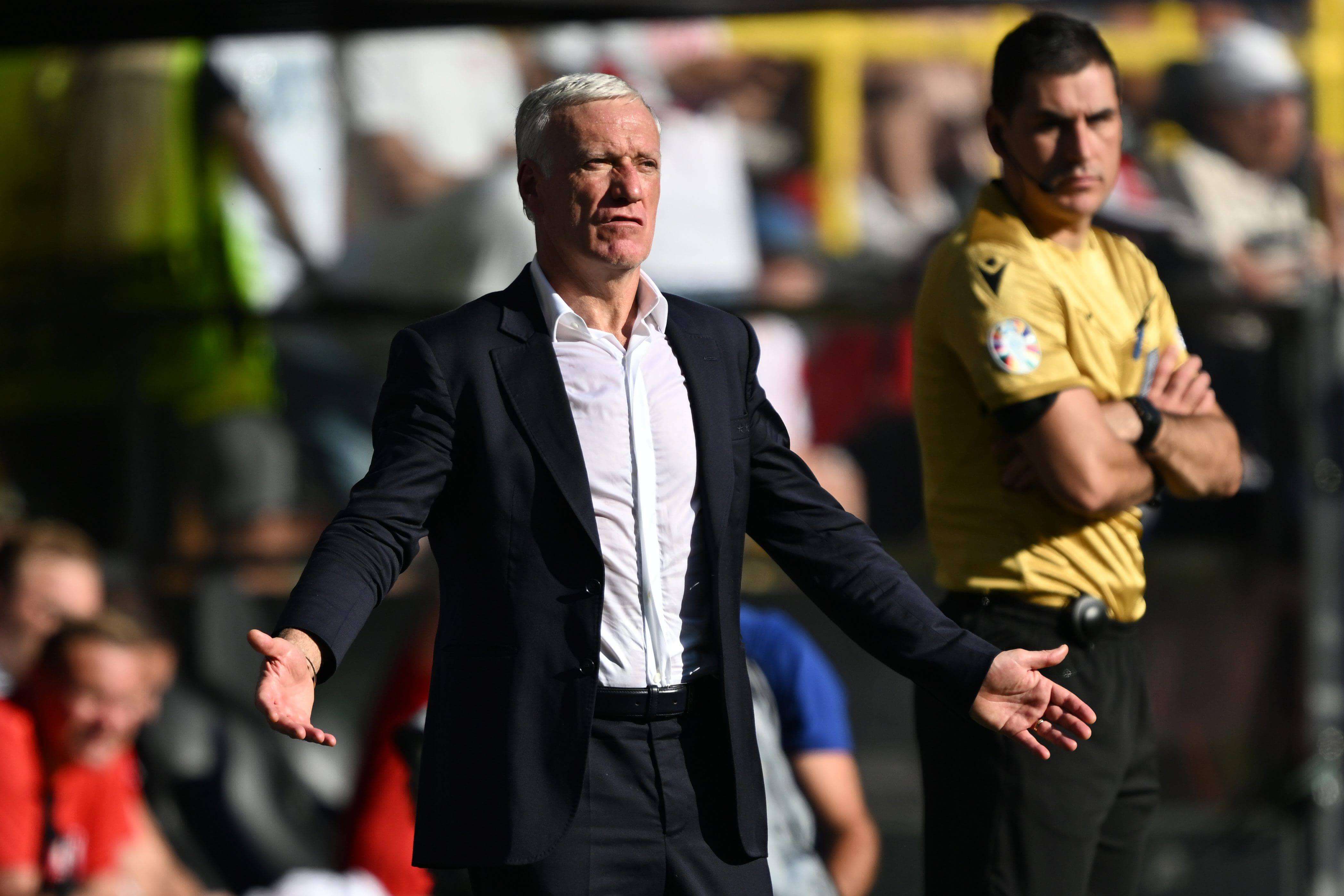  Didier Deschamps en el partido contra Polonia