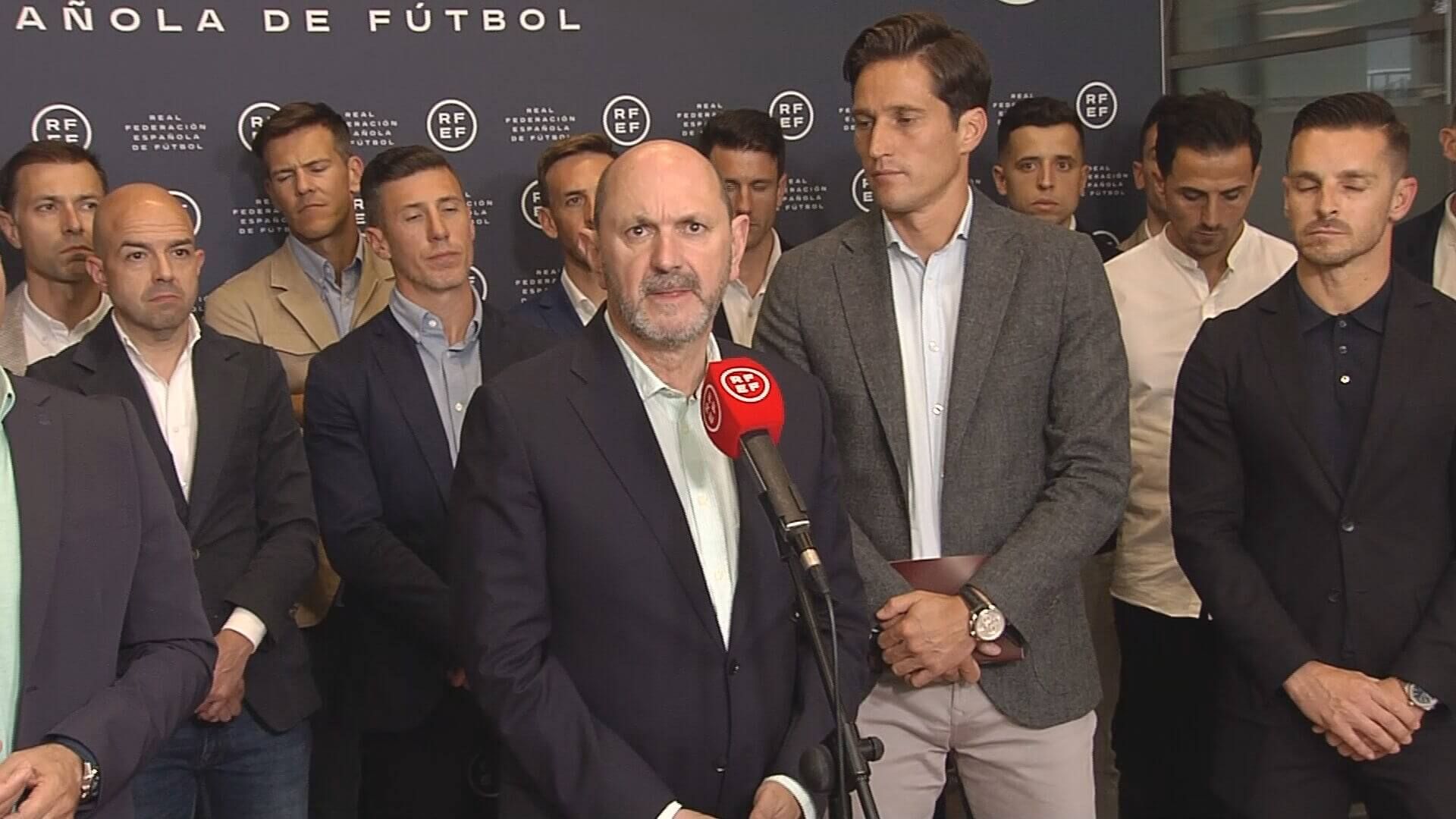  Rafael Louzán habla tras la reunión con los árbitros