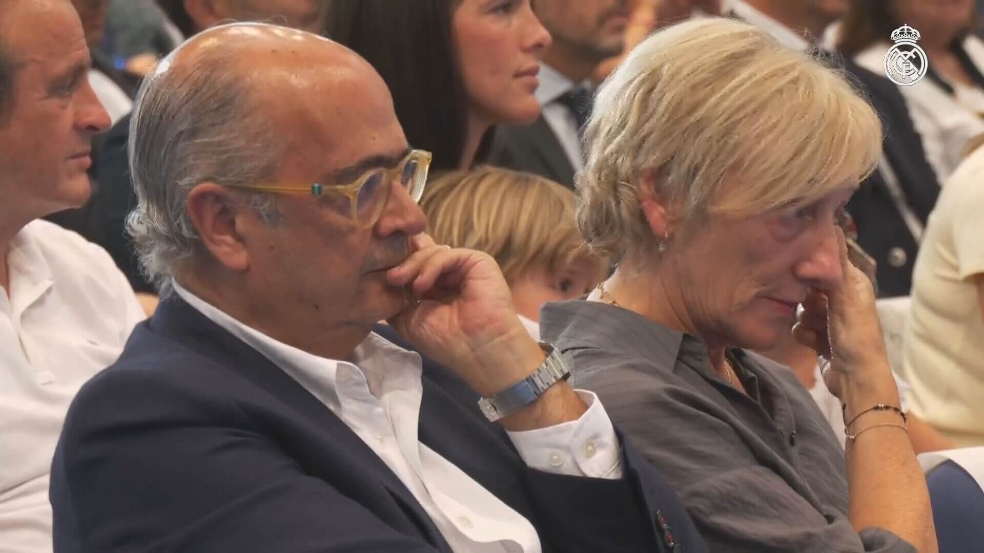 La emoción de los padres de Lucas Vázquez en su despedida (ElDesmarque)