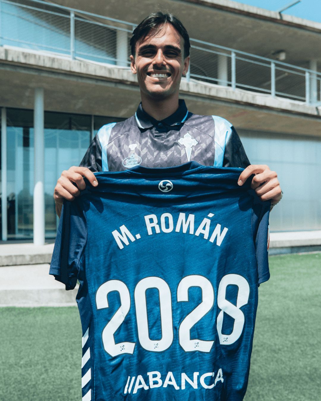 Miguel Román tras renovar su contrato.