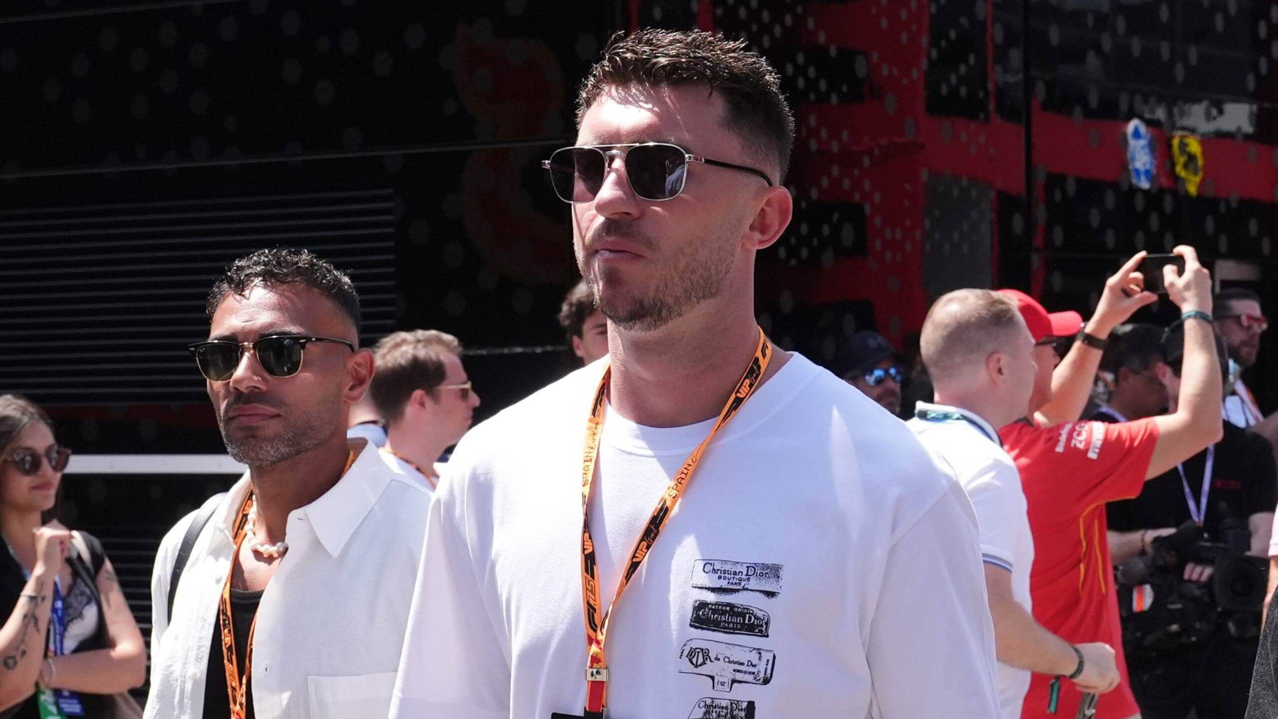  Aymeric Laporte, en el paddock de Red Bull durante el Gran Premio de Barcelona.
