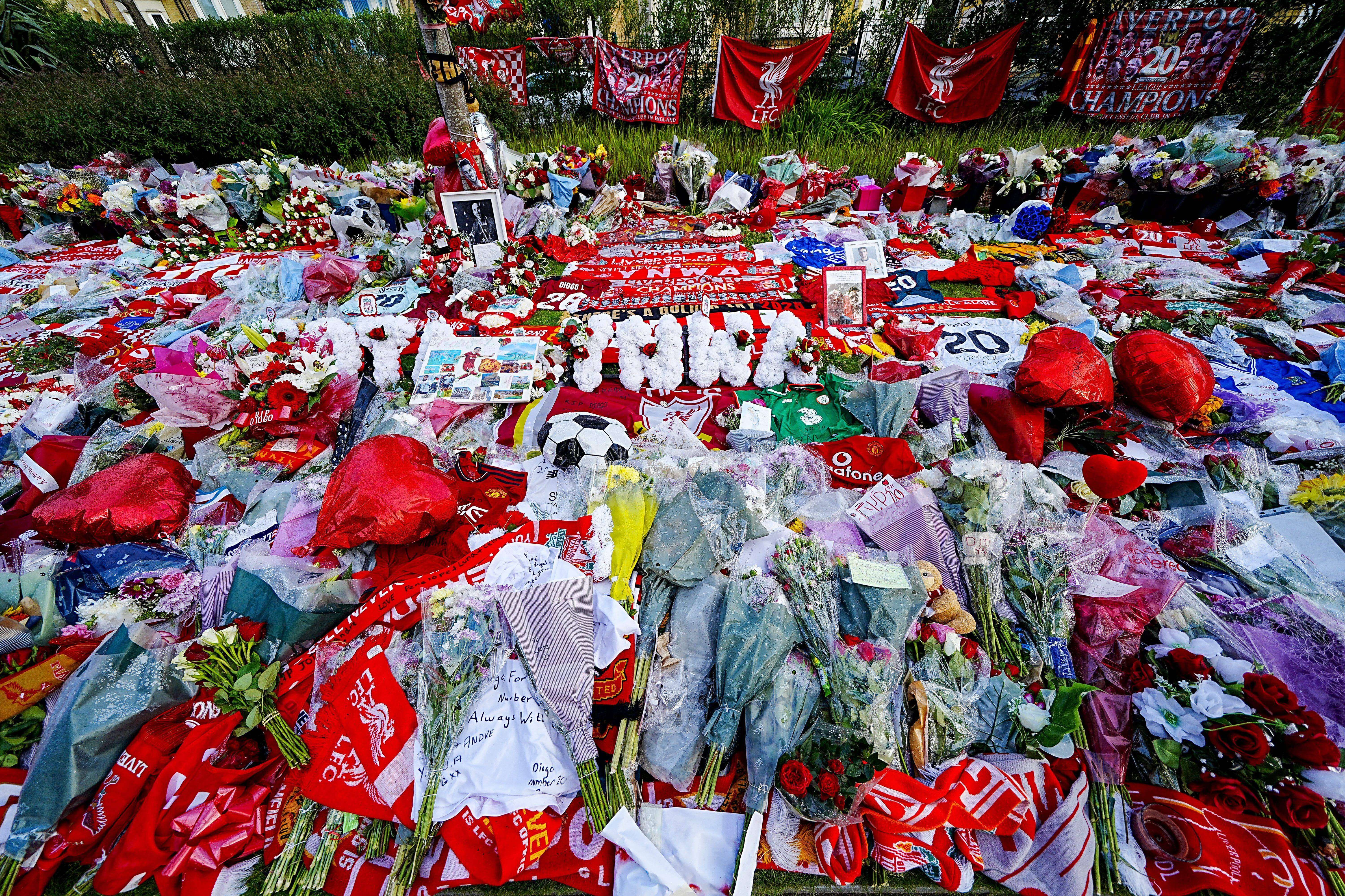  Las calles de Liverpool, un velatorio improvisado (Cordon Press)