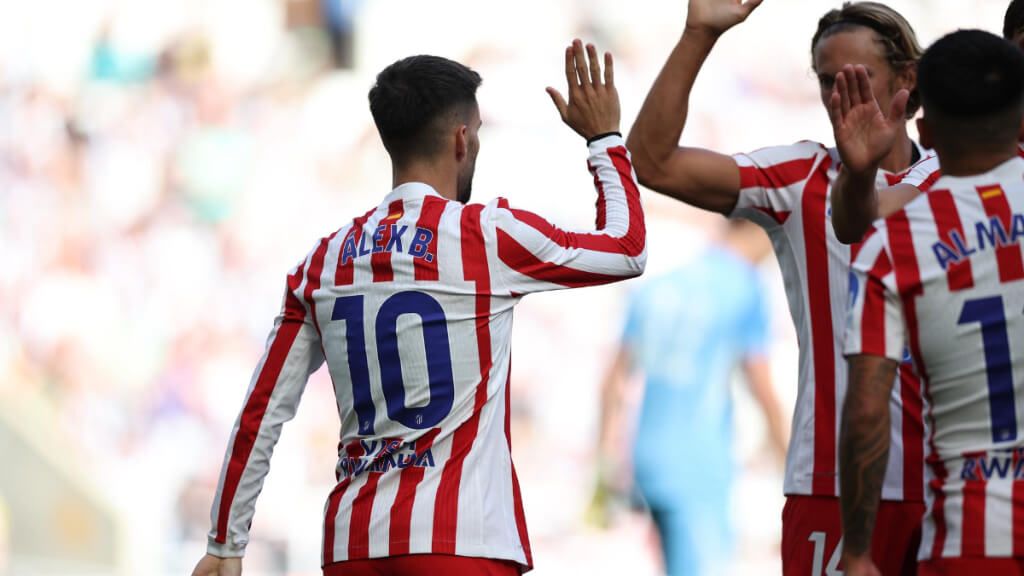 Álex Baena en el partido contra el Newcastle (Fuente: EFE)
