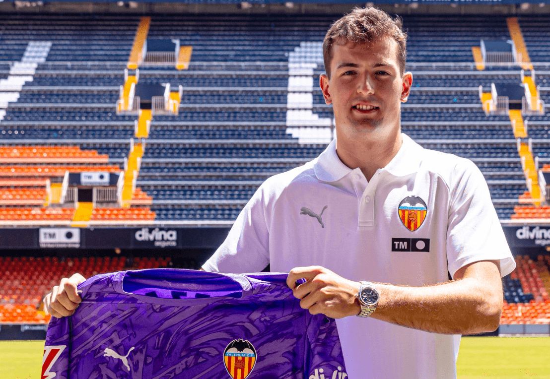 El meta del Athletic Club Julen Agirrezabala fue ya presentado por el Valencia CF en Mestalla.