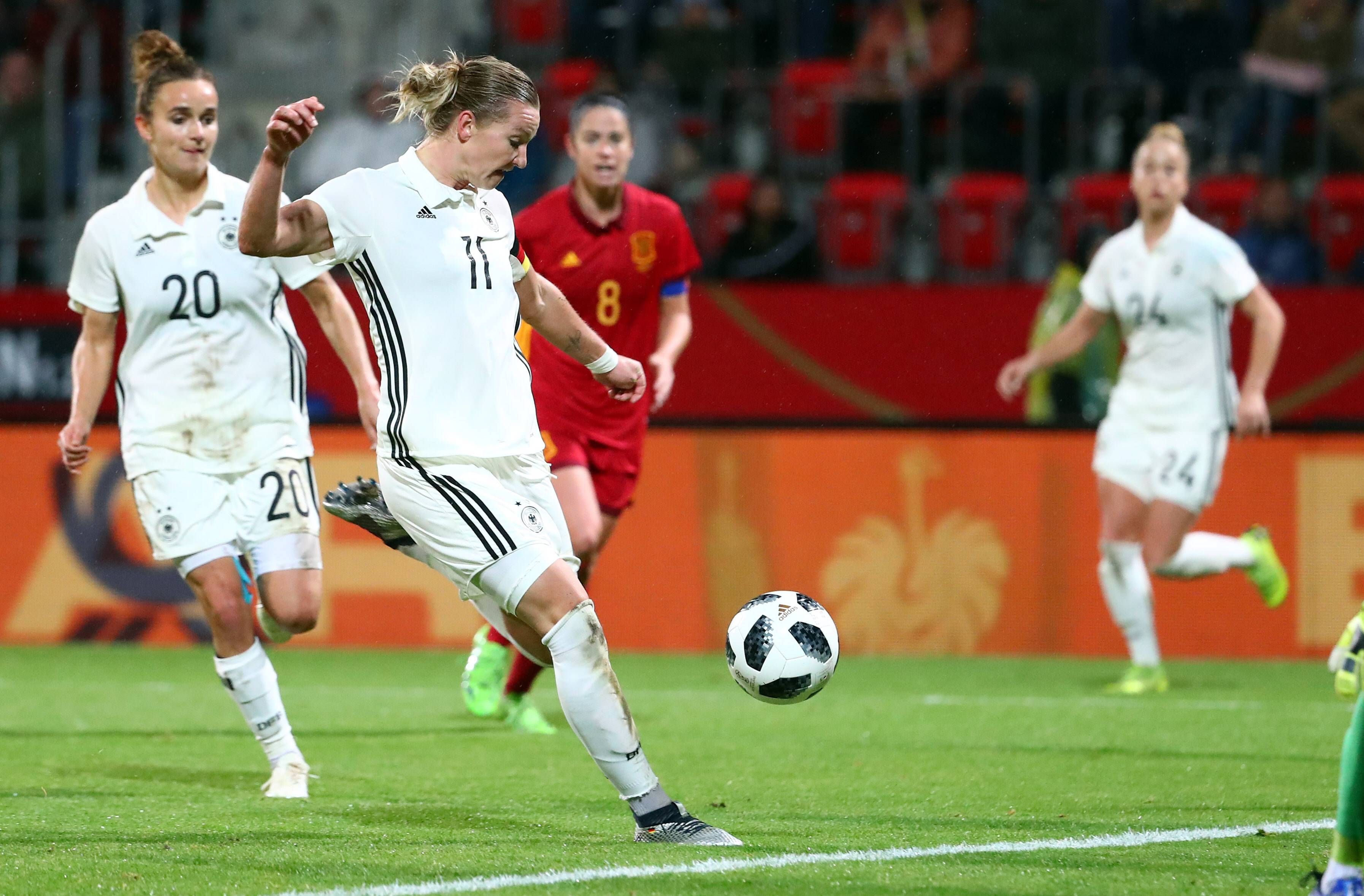 Alexandra Popp, en un partido con Alemania.