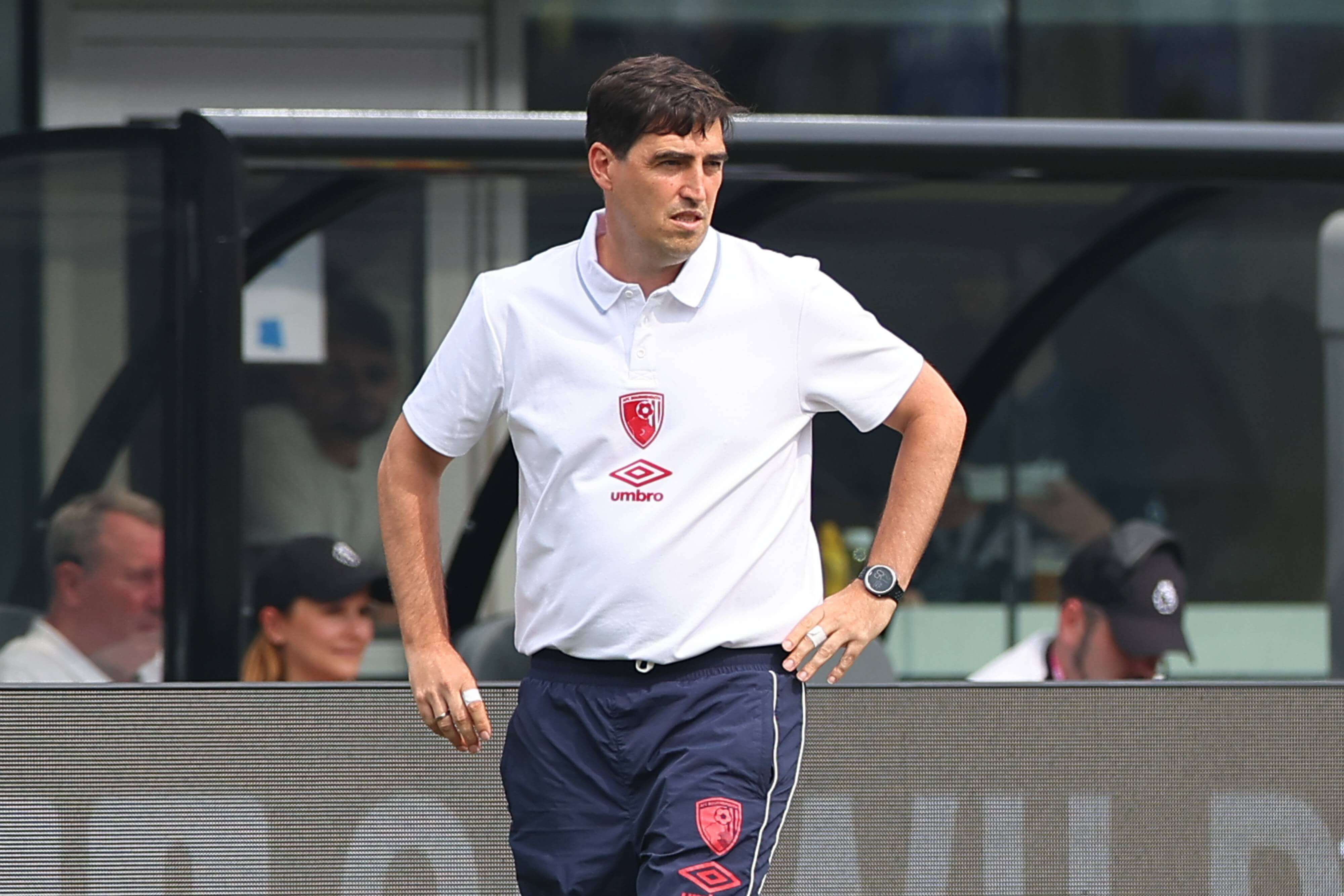 Andoni Iraola, en un partido de pretemporada del Bournemouth.