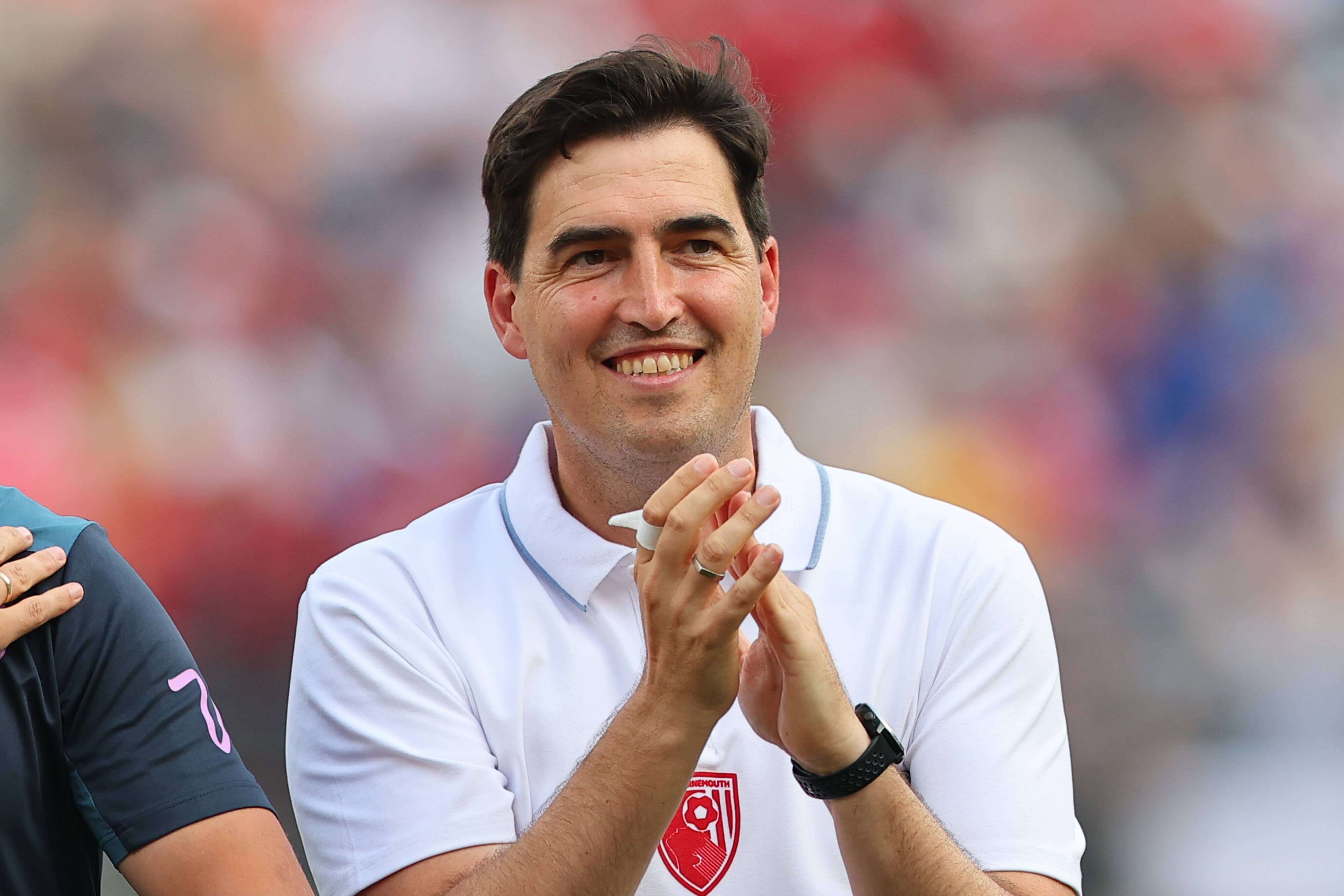 Andoni Iraola aplaude durante la pretemporada del Bournemouth (Foto: Cordon Press).
