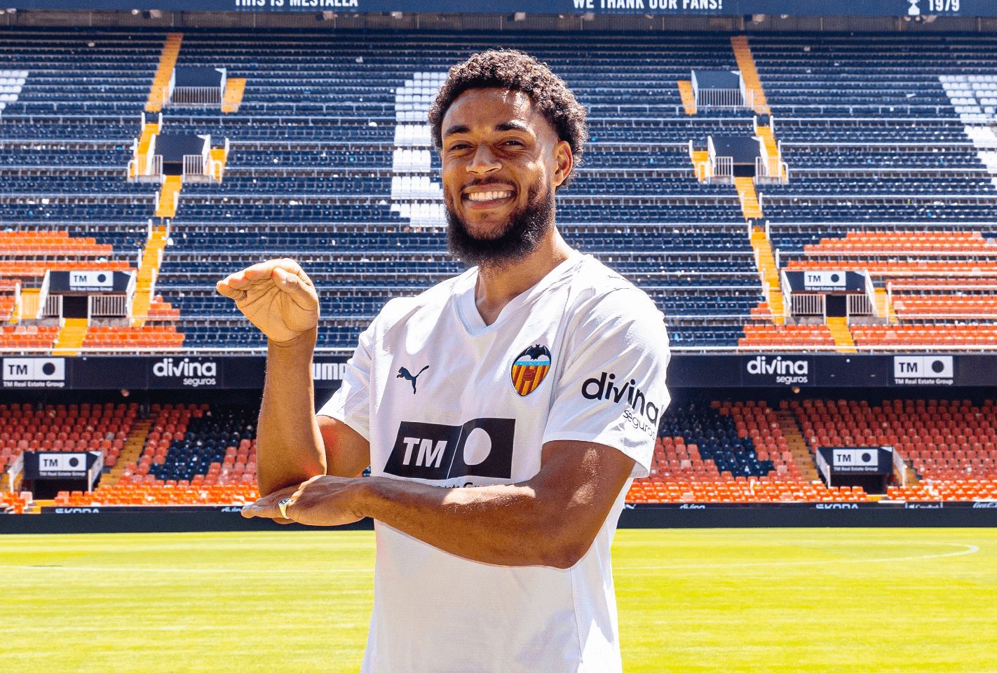  Arnaut Danjuma firma con el Valencia CF y pidió quedarse a solas con Mestalla
