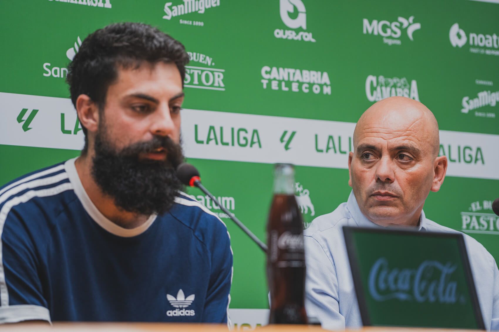  Asier Villalibre, durante su presentación con el Racing.