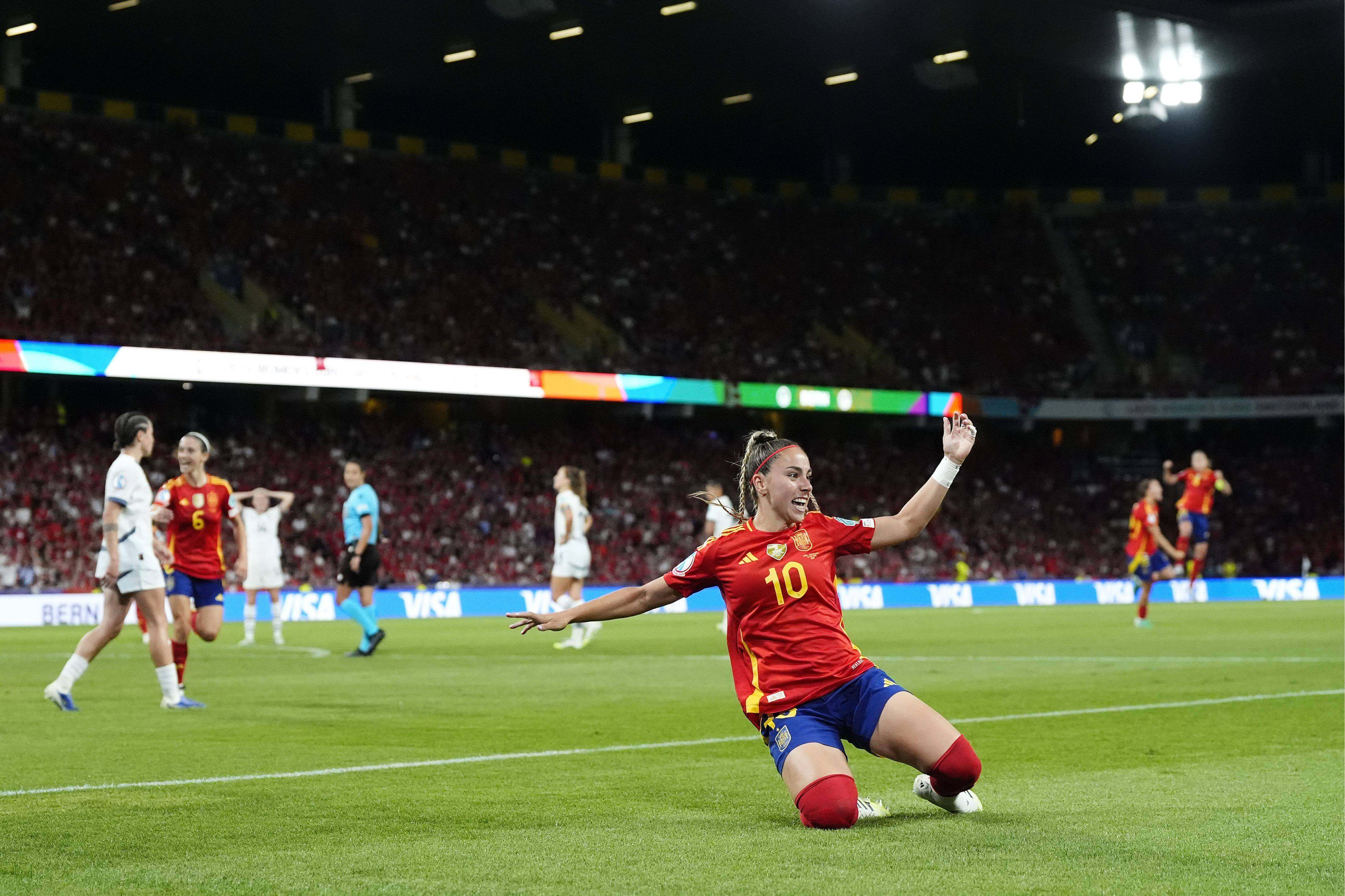  Athenea del Castillo celebra su gol en el España-Suiza de la Eurocopa.