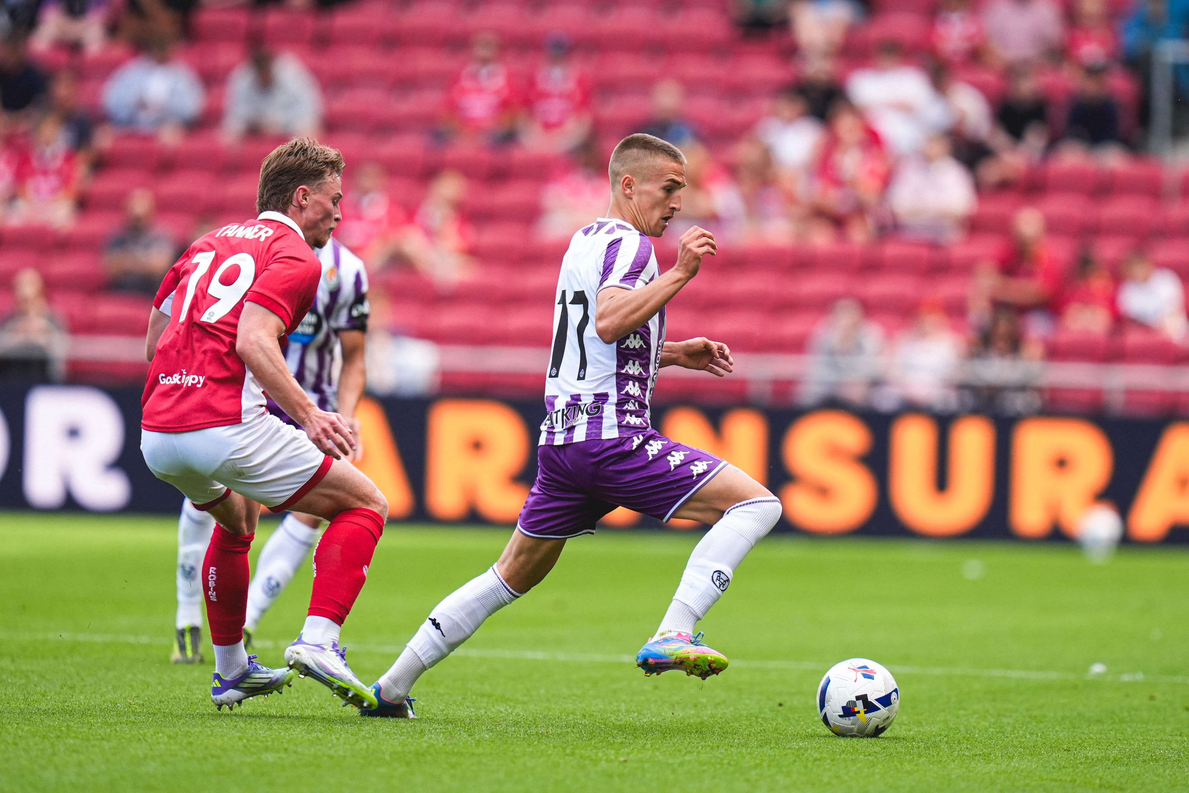  Biuk, ante el Bristol.