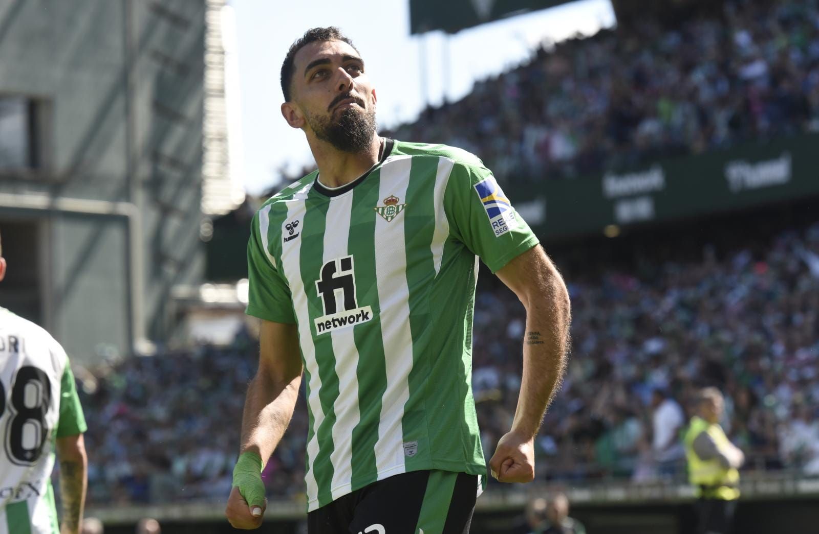  Borja Iglesias celebra su gol al Mallorca