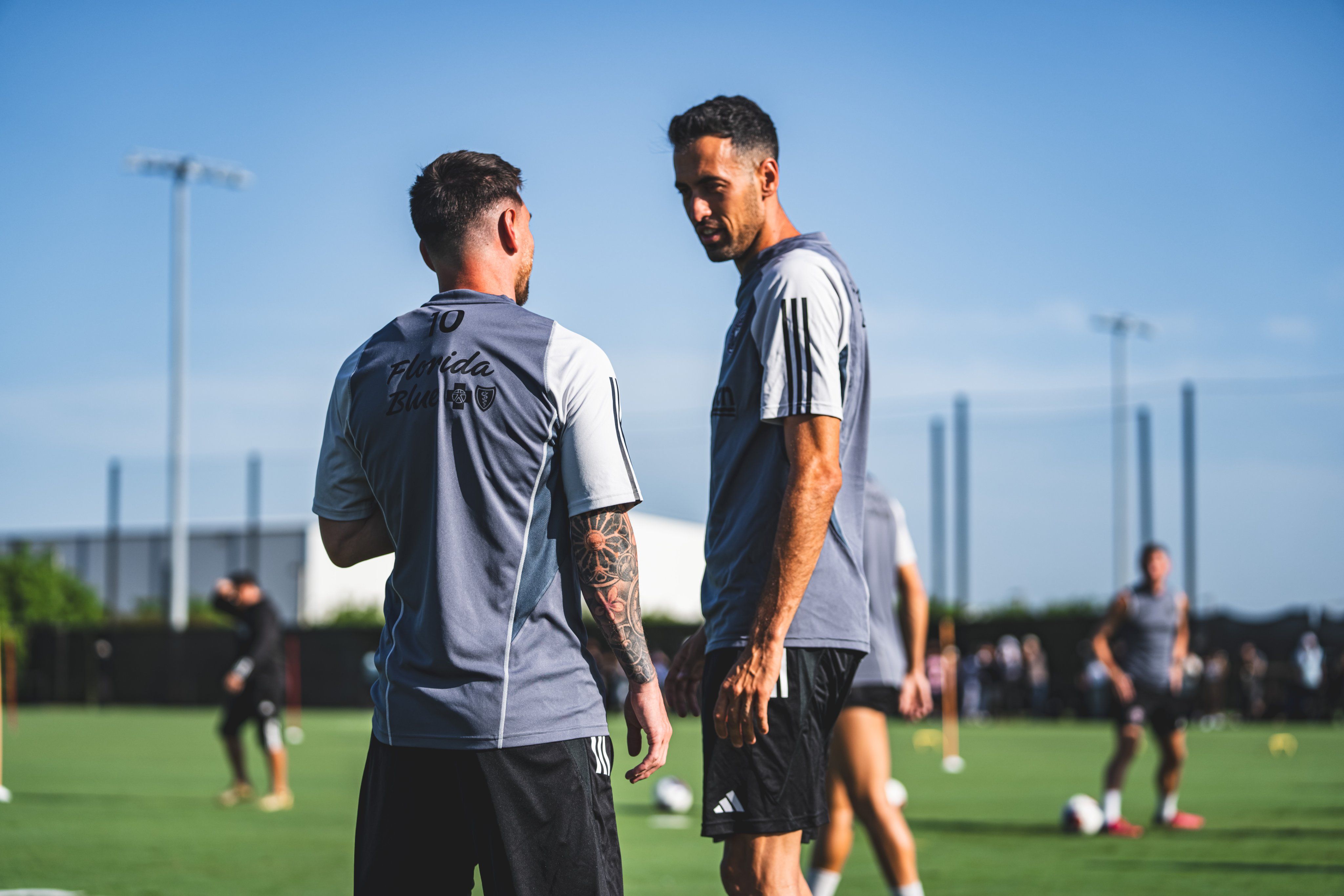 Leo Messi y Sergio Busquets durante el primer entrenamiento con el Inter de Miami
