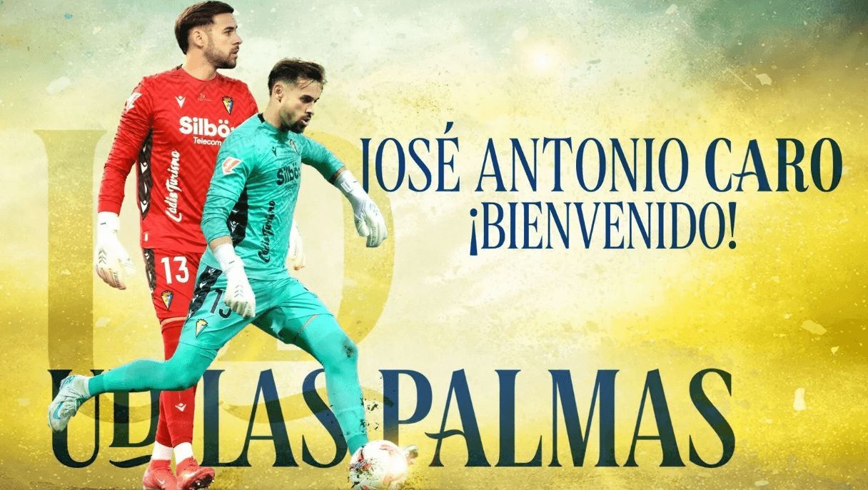 José Antonio Caro firma por la UD Las Palmas.