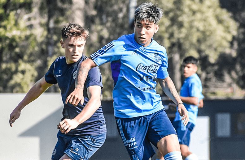 Maher Carrizo, con las categorías inferiores de Argentina (FOTO: AFA).