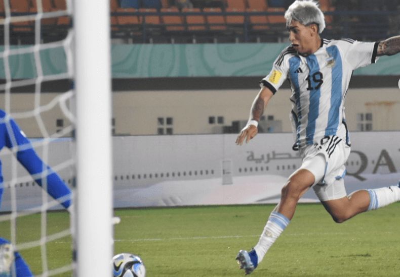 Maher Carrizo, con las categorías inferiores de Argentina (FOTO: AFA).