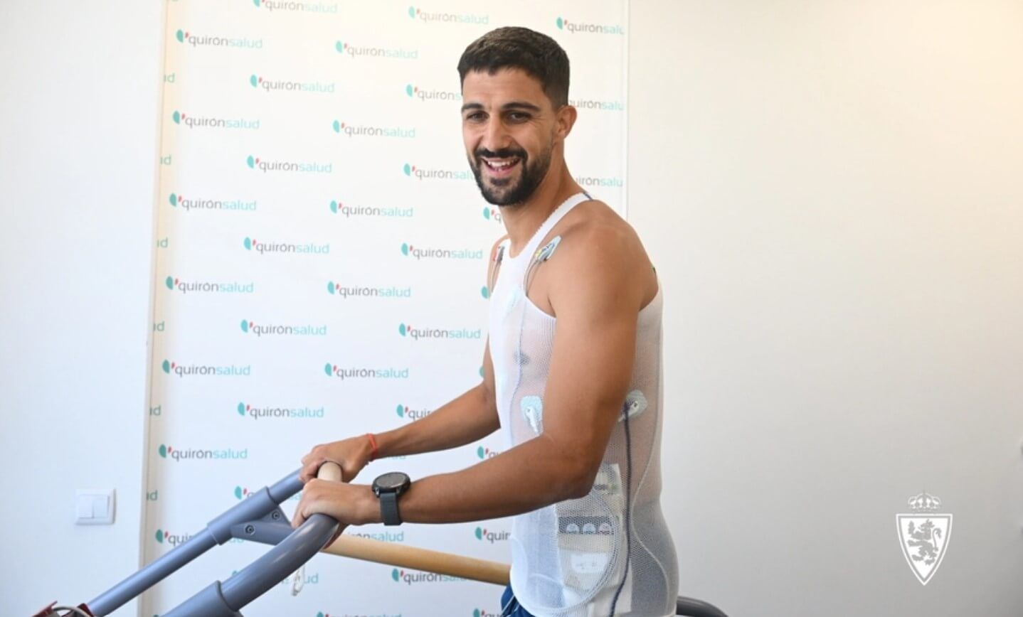 Carlos Pomares pasa reconocimiento médico con el Real Zaragoza.