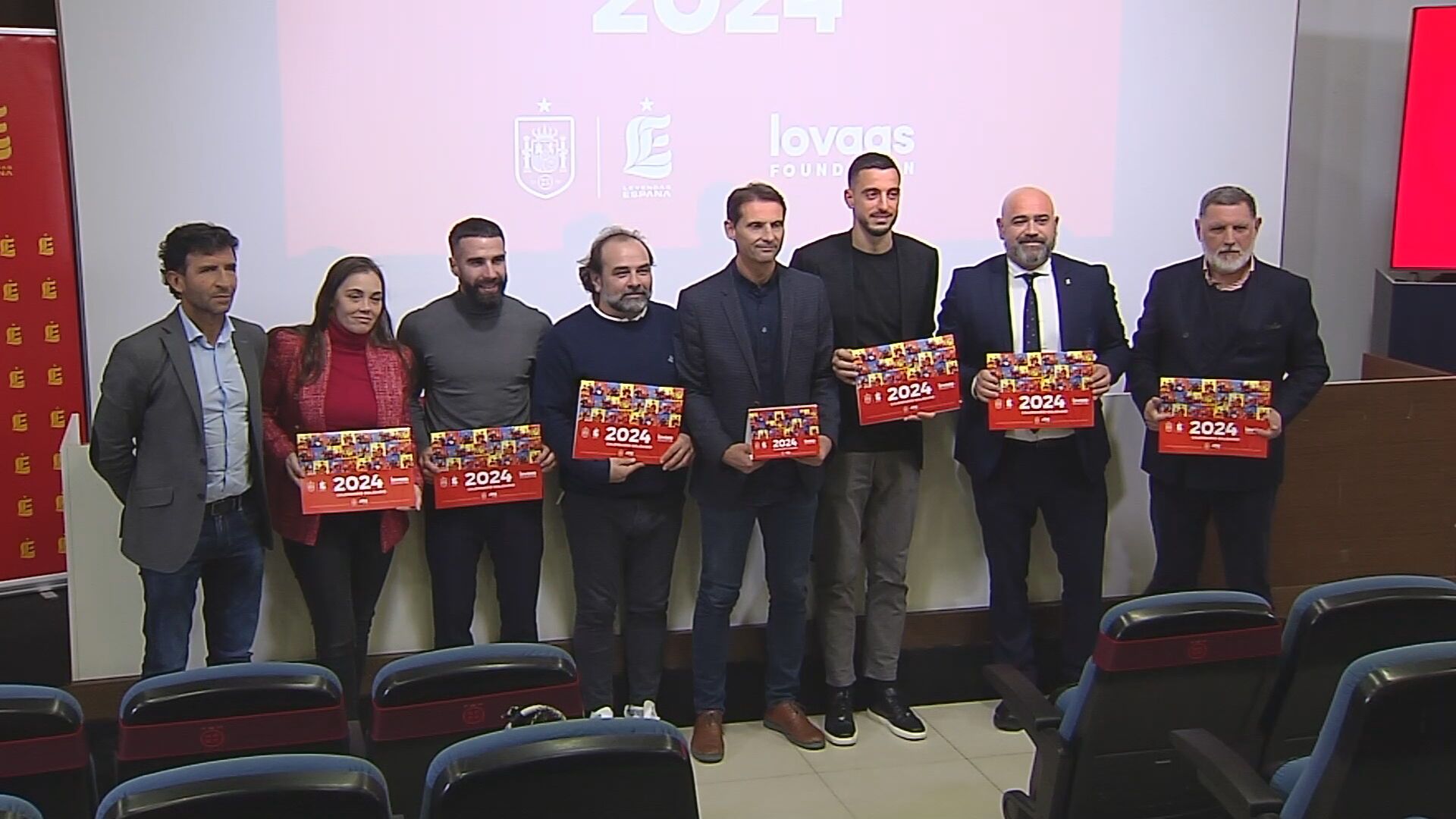 Carvajal y Joselu presentan el calendario solidario.