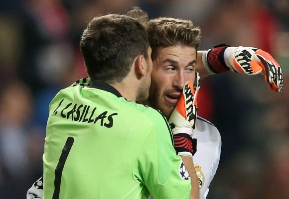 Iker Casillas, junto a Sergio Ramos en la Décima.